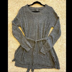 Simply Vera Gray Long Sweater w/tie at the waist